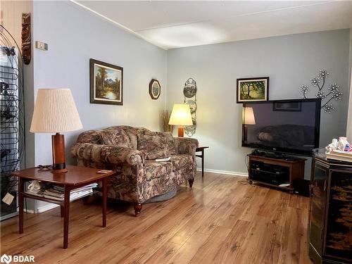 5 Locust Hill Court, Innisfil, ON - Indoor Photo Showing Living Room