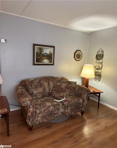 5 Locust Hill Court, Innisfil, ON - Indoor Photo Showing Living Room