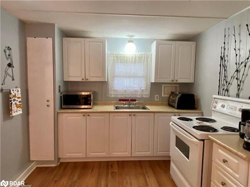 5 Locust Hill Court, Innisfil, ON - Indoor Photo Showing Kitchen