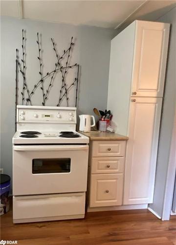 5 Locust Hill Court, Innisfil, ON - Indoor Photo Showing Kitchen