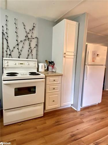 5 Locust Hill Court, Innisfil, ON - Indoor Photo Showing Kitchen