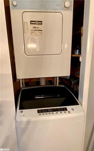 5 Locust Hill Court, Innisfil, ON - Indoor Photo Showing Laundry Room