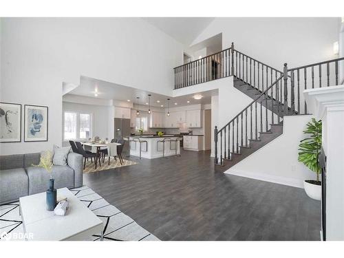 39 Rosy Beach Court, Ramara, ON - Indoor Photo Showing Living Room