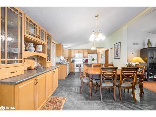 2 St James Place, Wasaga Beach, ON - Indoor Photo Showing Dining Room