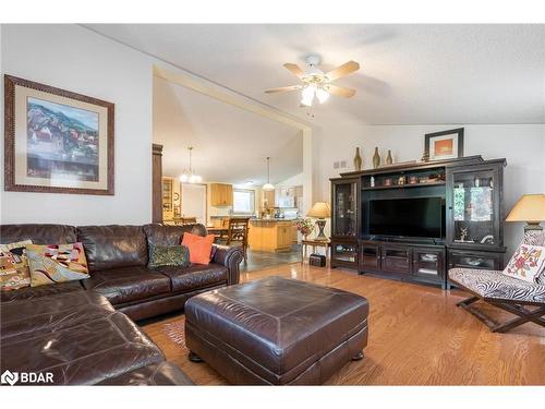 2 St James Place, Wasaga Beach, ON - Indoor Photo Showing Living Room