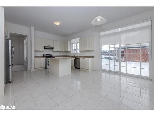 23 Mcisaac Drive, Springwater, ON - Indoor Photo Showing Kitchen