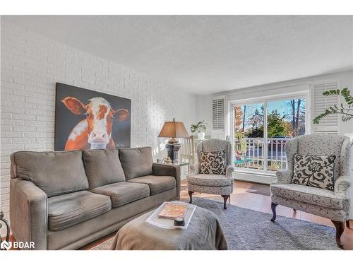 104-414 Blake Street, Barrie, ON - Indoor Photo Showing Living Room