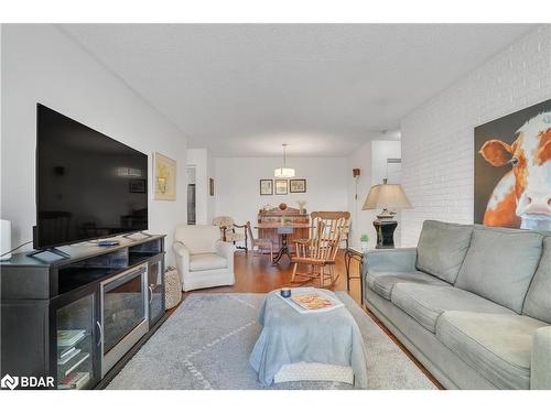 104-414 Blake Street, Barrie, ON - Indoor Photo Showing Living Room