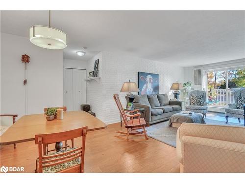 104-414 Blake Street, Barrie, ON - Indoor Photo Showing Living Room