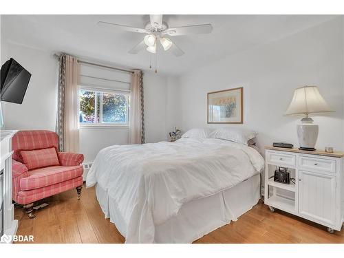 104-414 Blake Street, Barrie, ON - Indoor Photo Showing Bedroom