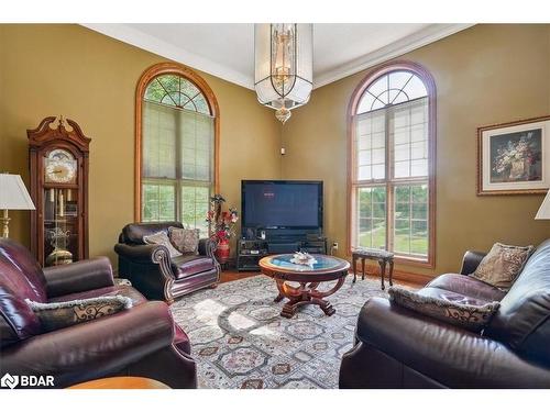 1630 Pelham Street, Fonthill, ON - Indoor Photo Showing Living Room