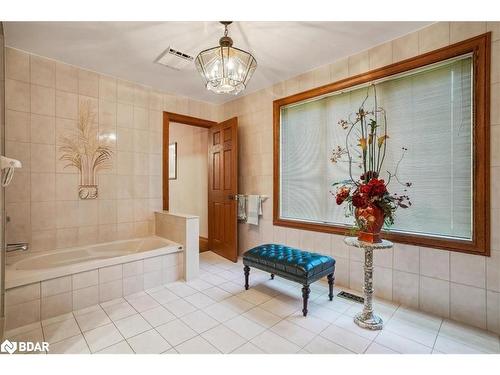 1630 Pelham Street, Fonthill, ON - Indoor Photo Showing Bathroom