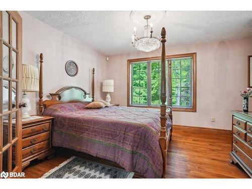 1630 Pelham Street, Fonthill, ON - Indoor Photo Showing Bedroom