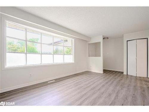 Main-35 Bernick Drive, Barrie, ON - Indoor Photo Showing Other Room