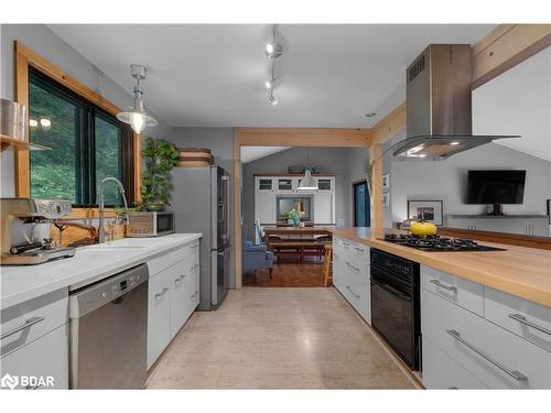 8 Pine Spring Road, Horseshoe Valley, ON - Indoor Photo Showing Kitchen