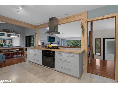 8 Pine Spring Road, Horseshoe Valley, ON - Indoor Photo Showing Kitchen