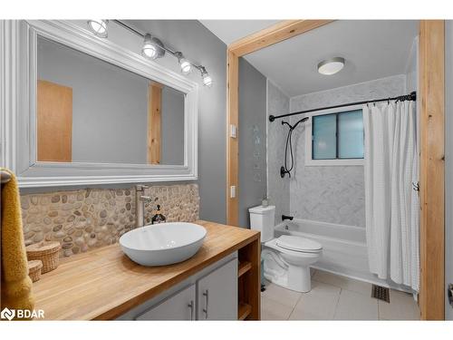 8 Pine Spring Road, Horseshoe Valley, ON - Indoor Photo Showing Bathroom