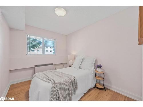 214-126 Bell Farm Road, Barrie, ON - Indoor Photo Showing Bedroom