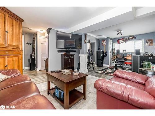 3194 Shoreview Drive, Washago, ON - Indoor Photo Showing Living Room