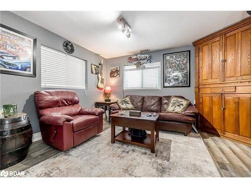 3194 Shoreview Drive, Washago, ON - Indoor Photo Showing Living Room