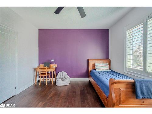 27 Houben Crescent, Oro-Medonte, ON - Indoor Photo Showing Bedroom