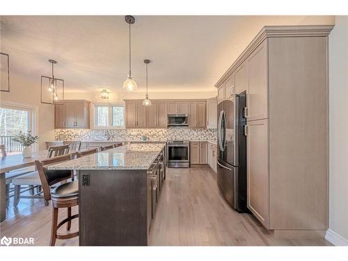 27 Houben Crescent, Oro-Medonte, ON - Indoor Photo Showing Kitchen With Upgraded Kitchen