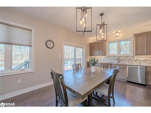 27 Houben Crescent, Oro-Medonte, ON - Indoor Photo Showing Dining Room