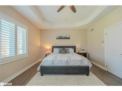 27 Houben Crescent, Oro-Medonte, ON - Indoor Photo Showing Bedroom