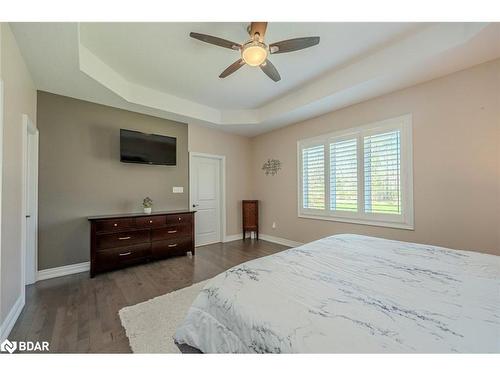 27 Houben Crescent, Oro-Medonte, ON - Indoor Photo Showing Bedroom