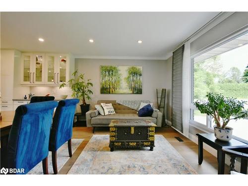 4653 Daniel Street, Ramara, ON - Indoor Photo Showing Living Room