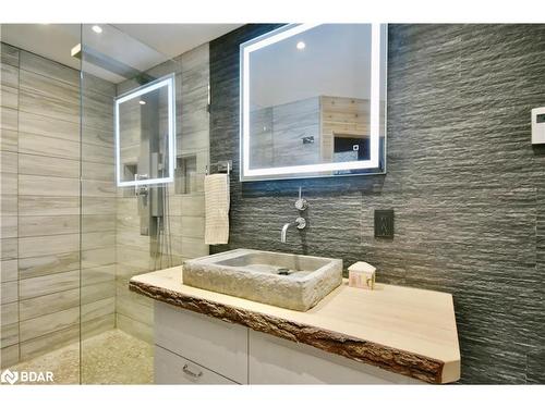 4653 Daniel Street, Ramara, ON - Indoor Photo Showing Bathroom