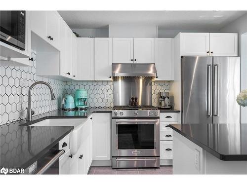 26 Archer Avenue Avenue, Collingwood, ON - Indoor Photo Showing Kitchen With Upgraded Kitchen