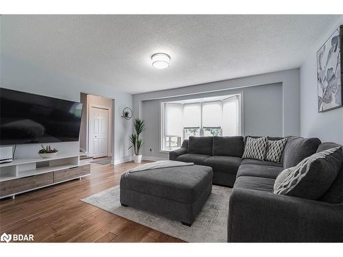 125 Alicewood Court, Etobicoke, ON - Indoor Photo Showing Living Room