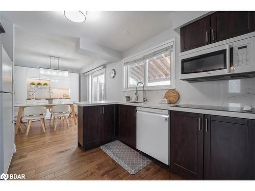 125 Alicewood Court, Etobicoke, ON - Indoor Photo Showing Kitchen