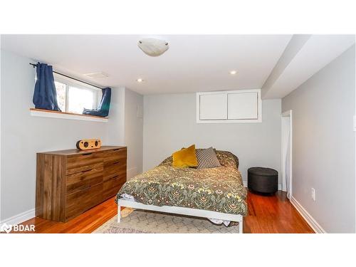 2208 Willard Avenue, Innisfil, ON - Indoor Photo Showing Bedroom