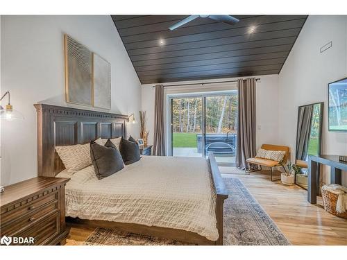 1025 Davis Drive, Gravenhurst, ON - Indoor Photo Showing Bedroom