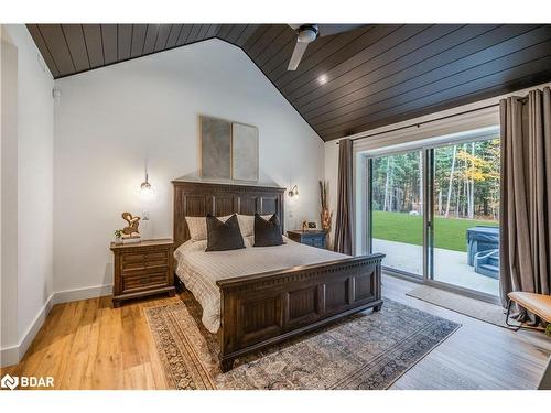 1025 Davis Drive, Gravenhurst, ON - Indoor Photo Showing Bedroom