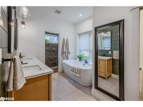 1025 Davis Drive, Gravenhurst, ON - Indoor Photo Showing Bathroom