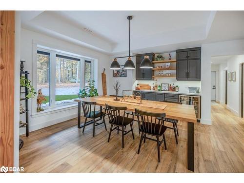 1025 Davis Drive, Gravenhurst, ON - Indoor Photo Showing Dining Room