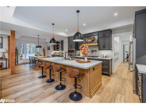 1025 Davis Drive, Gravenhurst, ON - Indoor Photo Showing Kitchen With Upgraded Kitchen