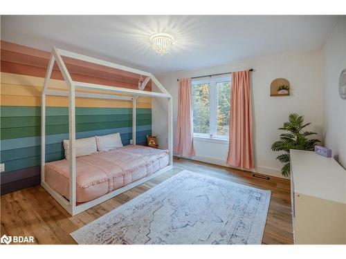 1025 Davis Drive, Gravenhurst, ON - Indoor Photo Showing Bedroom