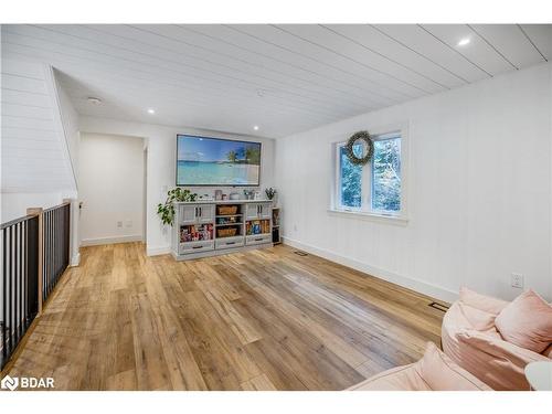 1025 Davis Drive, Gravenhurst, ON - Indoor Photo Showing Other Room