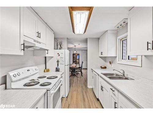 38 Main Street, Innisfil, ON - Indoor Photo Showing Kitchen With Double Sink