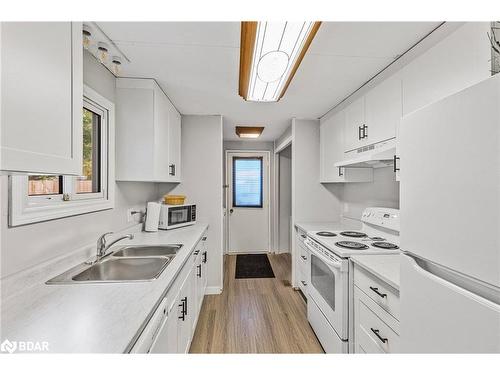 38 Main Street, Innisfil, ON - Indoor Photo Showing Kitchen With Double Sink