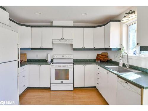 69 Turtle Path, Brechin, ON - Indoor Photo Showing Kitchen