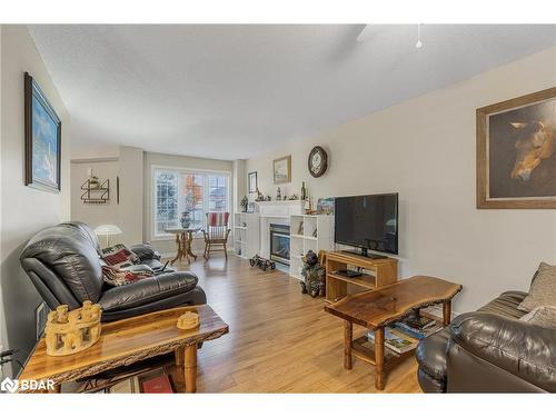 21 Kelsey Crescent, Barrie, ON - Indoor Photo Showing Living Room