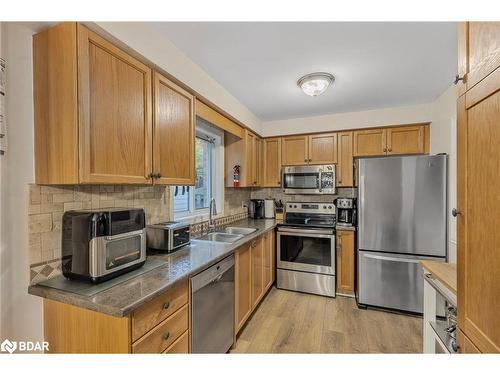 21 Kelsey Crescent, Barrie, ON - Indoor Photo Showing Kitchen With Stainless Steel Kitchen With Double Sink