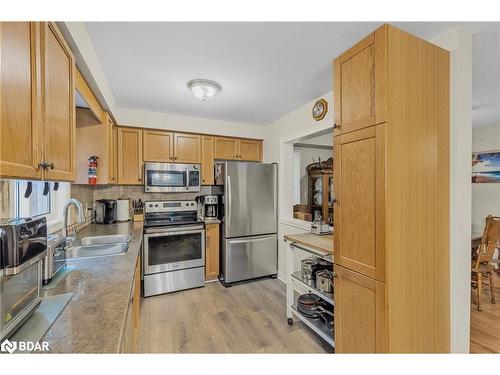 21 Kelsey Crescent, Barrie, ON - Indoor Photo Showing Kitchen With Stainless Steel Kitchen With Double Sink