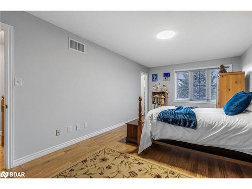 21 Kelsey Crescent, Barrie, ON - Indoor Photo Showing Bedroom