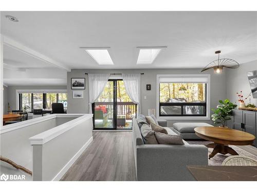 70 Huronwoods Drive, Oro-Medonte, ON - Indoor Photo Showing Living Room